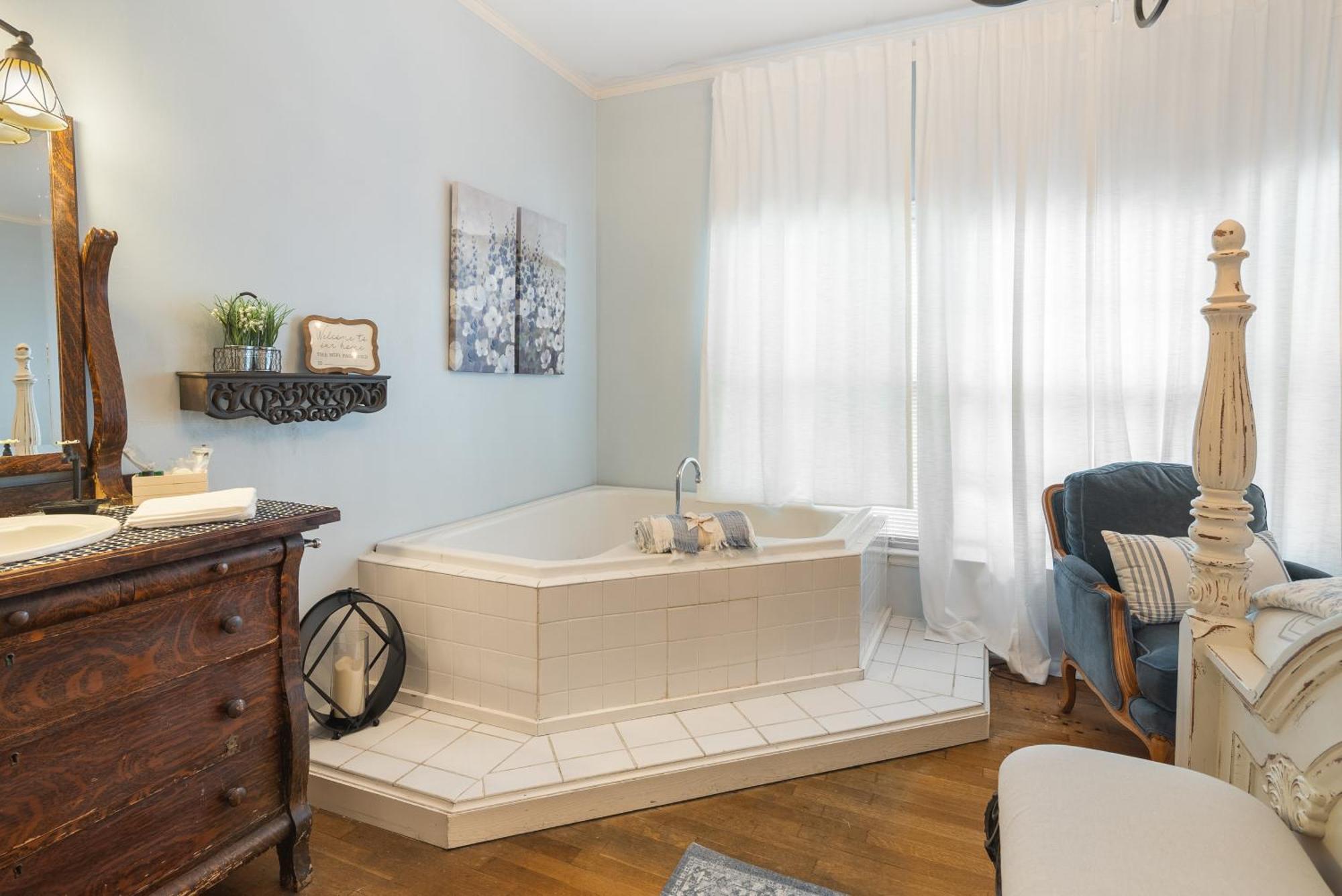 Beland Mansion-Blue Jay Suite! Fort Smith Zewnętrze zdjęcie